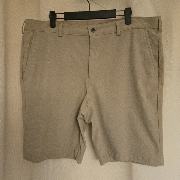Izod Tan Flat Front Sport Shorts Casual Style - Picture 1 of 4